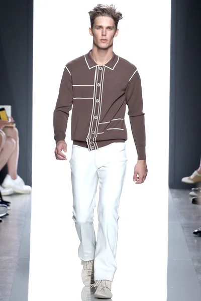 Look 43